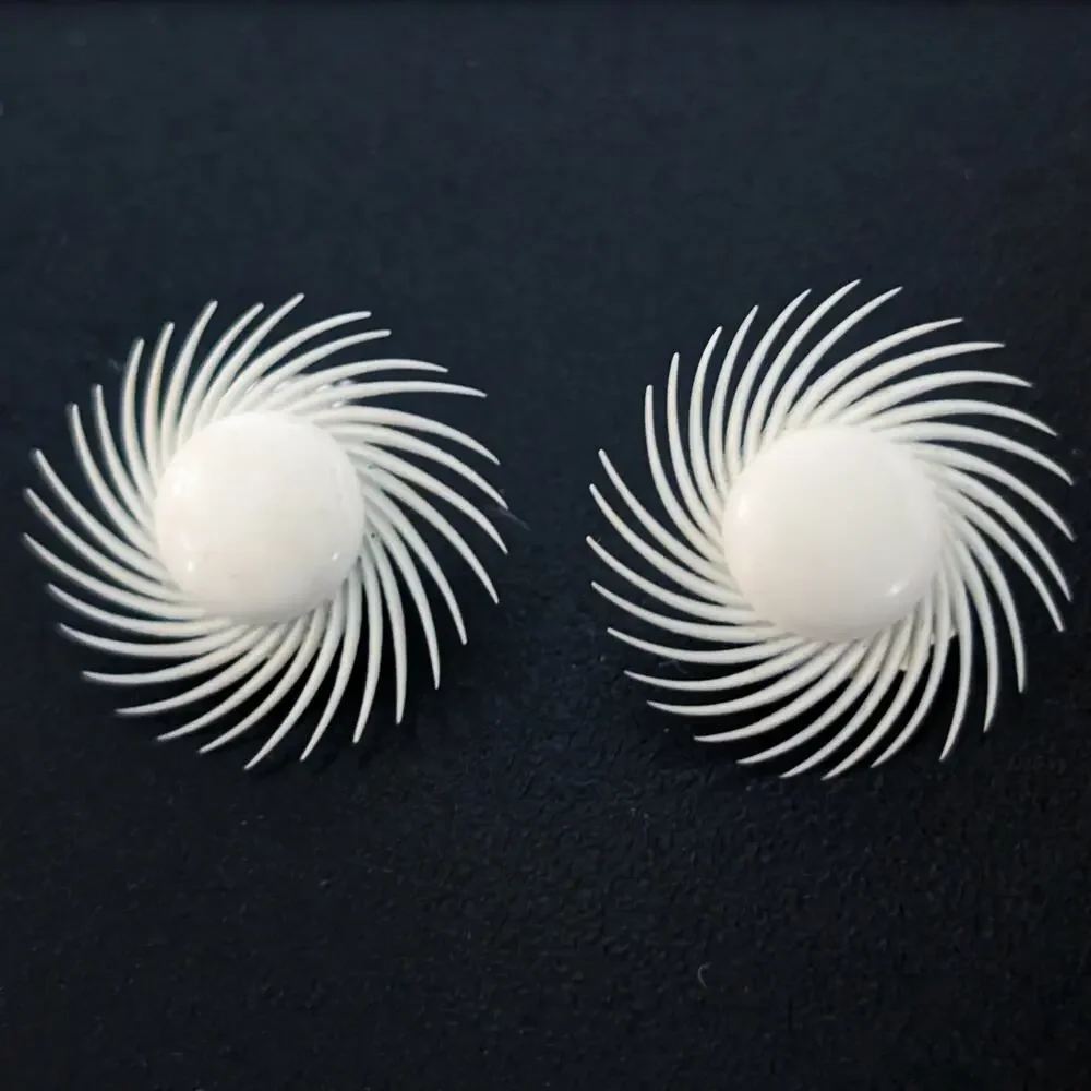 Vintage Clip On Earrings Off White Unusual Retro 1950's Large Statement - Picture 3 of 6